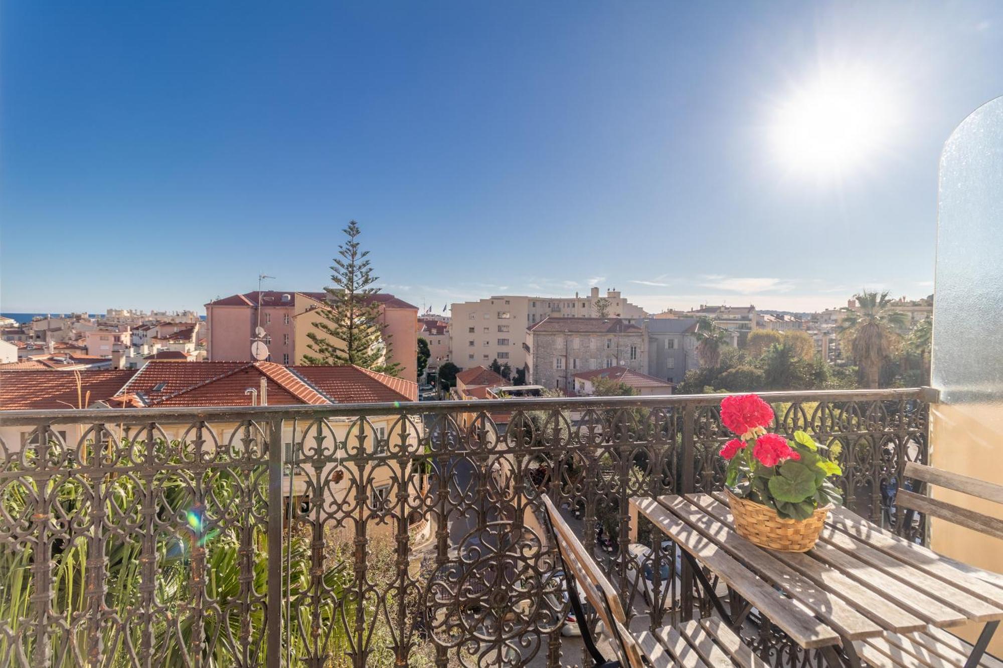 Charming Studio In The Heart Of Ментона Екстериор снимка